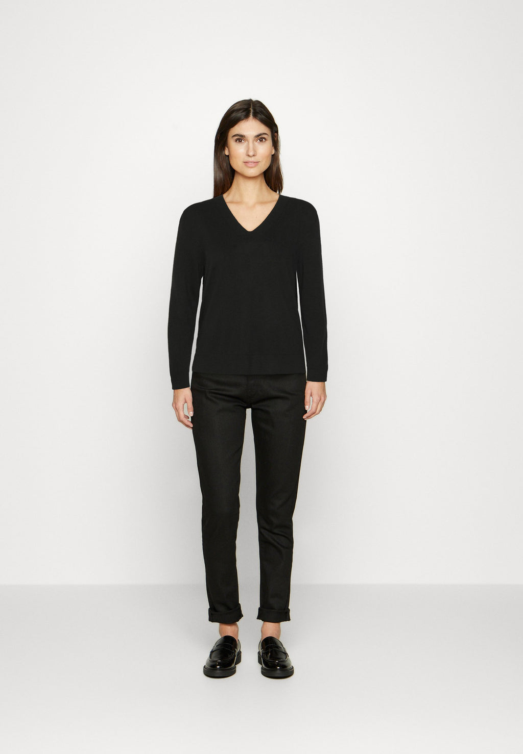 V NECK Media 2
