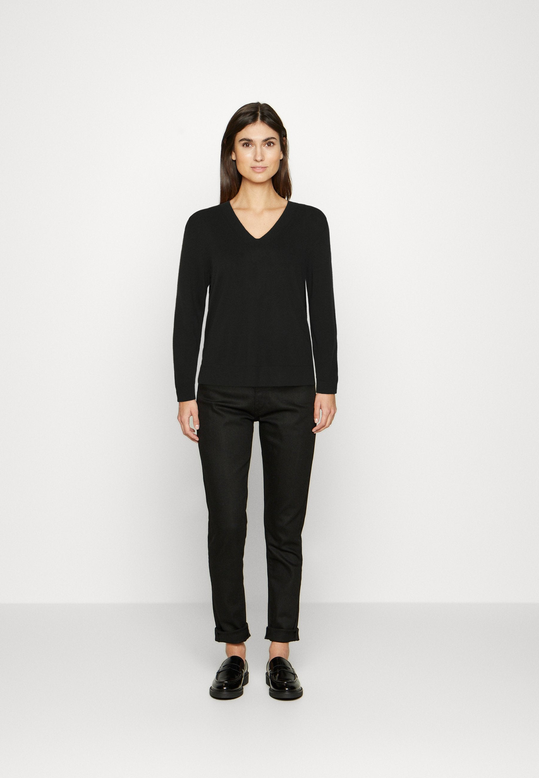 V NECK Media 2