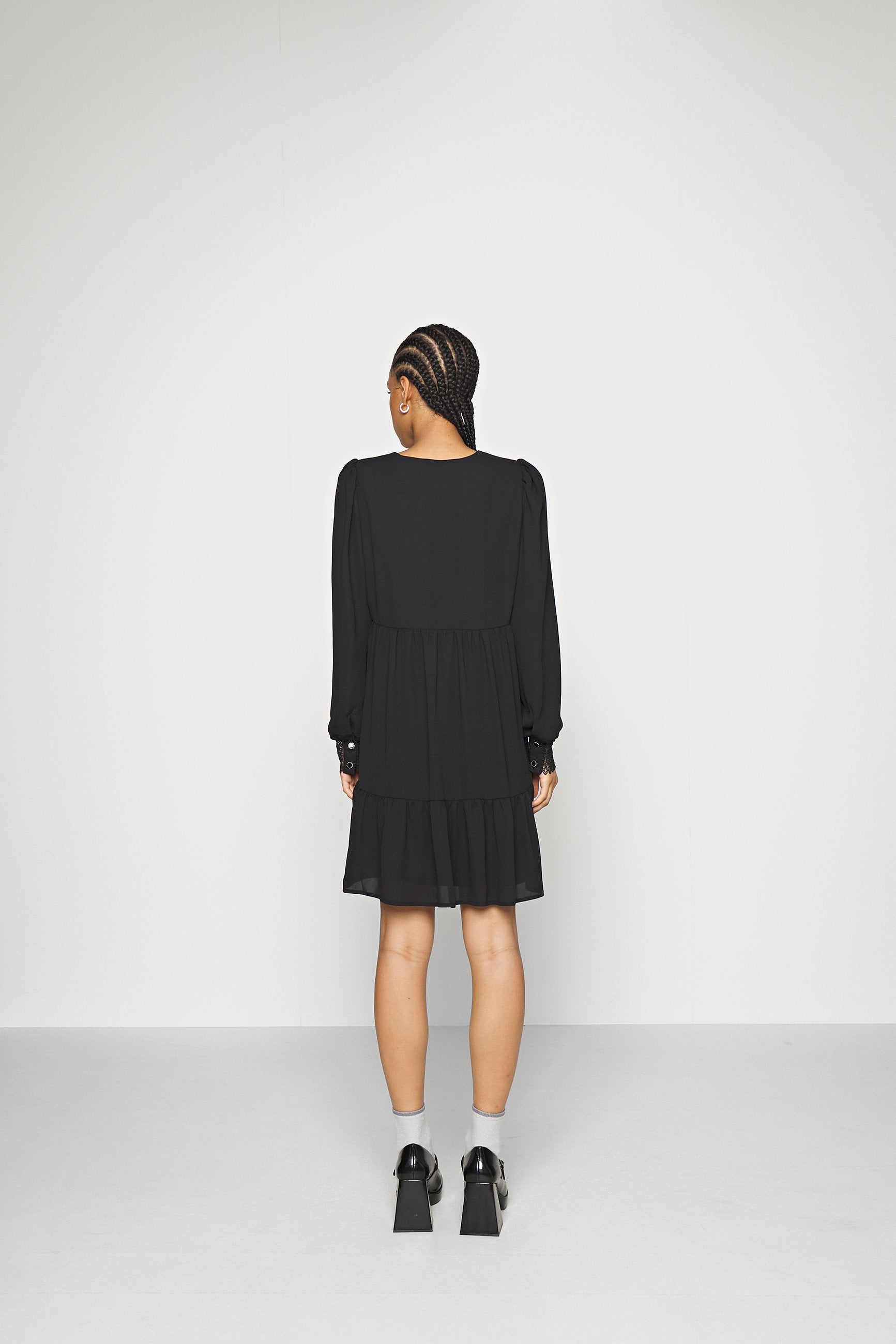 ONLTRINE DRESS Media 4