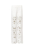 Weiße Spitzen-Hosen mit weitem Bein, floralem Cut-Out-Muster und gewelltem Saum, ausgestattet mit einem elastischen Bund und leichtem, strukturiertem Stoff.