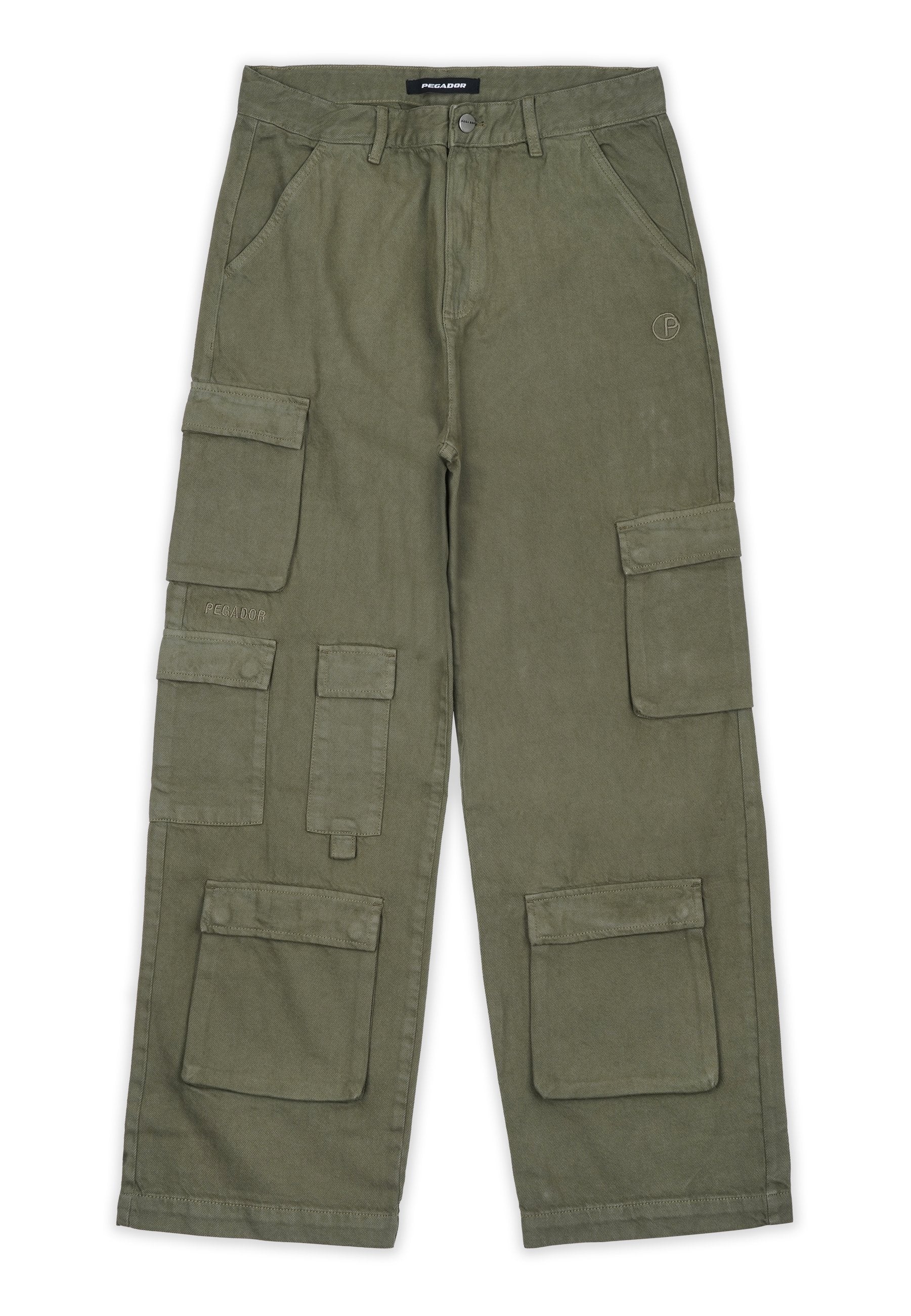 Olivgrüne Cargo-Hosen aus weichem Stoff mit mehreren Taschen, geradem Schnitt und gesteppten Details. Markenlogo am Bund.