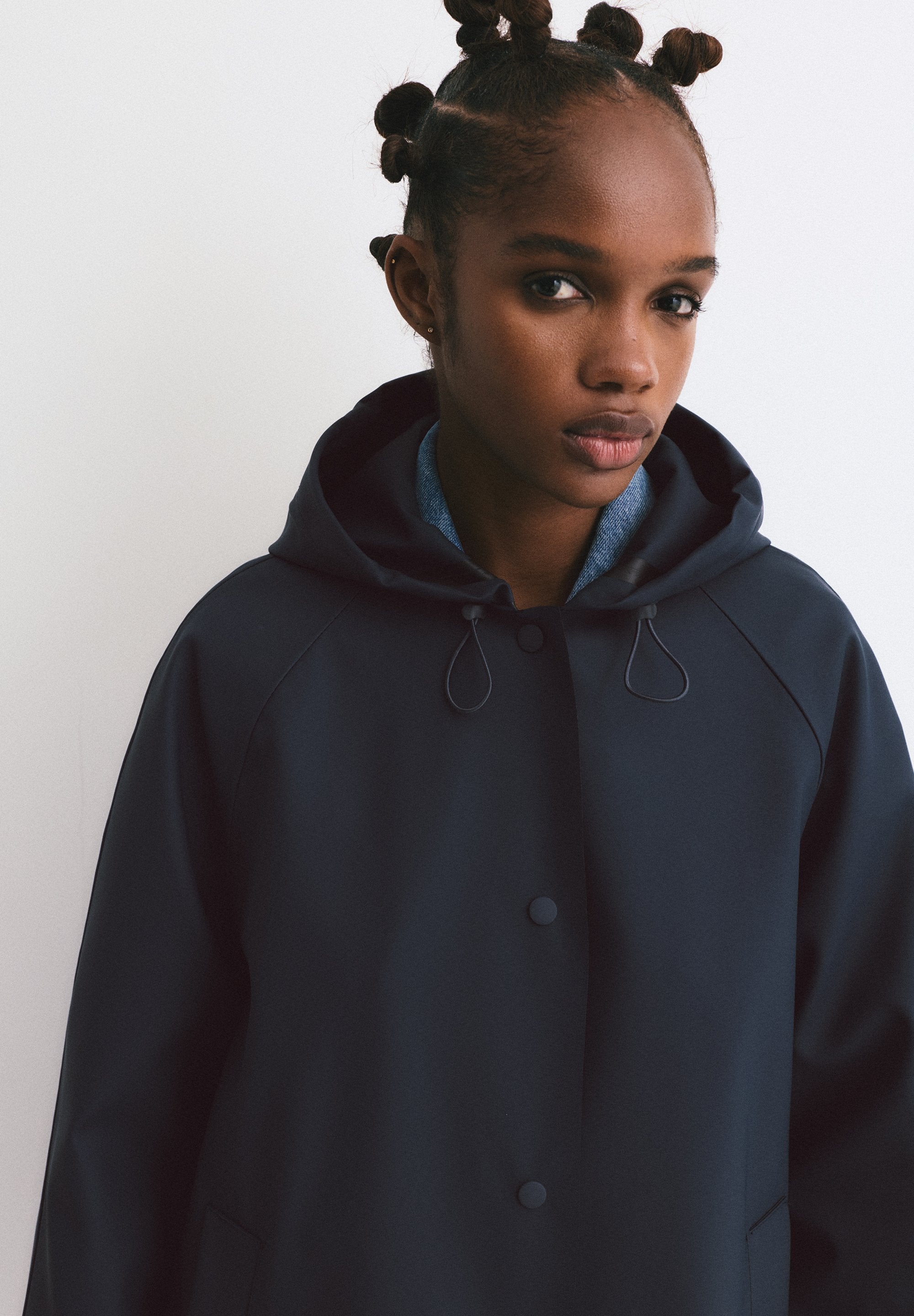 PULL&BEAR LONG RUBBERISED - RAINCOAT