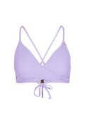 Lavendel Dreiecksbikini-Oberteil mit verstellbaren Trägern, frontalem Überkreuz-Design und einer mittigen Schleife. Besitzt ein metallisches Detail an der Seite.