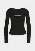 Schwarzes Langarmshirt aus geripptem Stoff, mit einem Ausschnitt am Brustbereich und einer figurbetonten Silhouette. Subtle Logo-Akzent am Saum.
