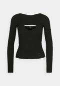 Schwarzes Langarmshirt aus geripptem Stoff, mit einem Ausschnitt am Brustbereich und einer figurbetonten Silhouette. Subtle Logo-Akzent am Saum.