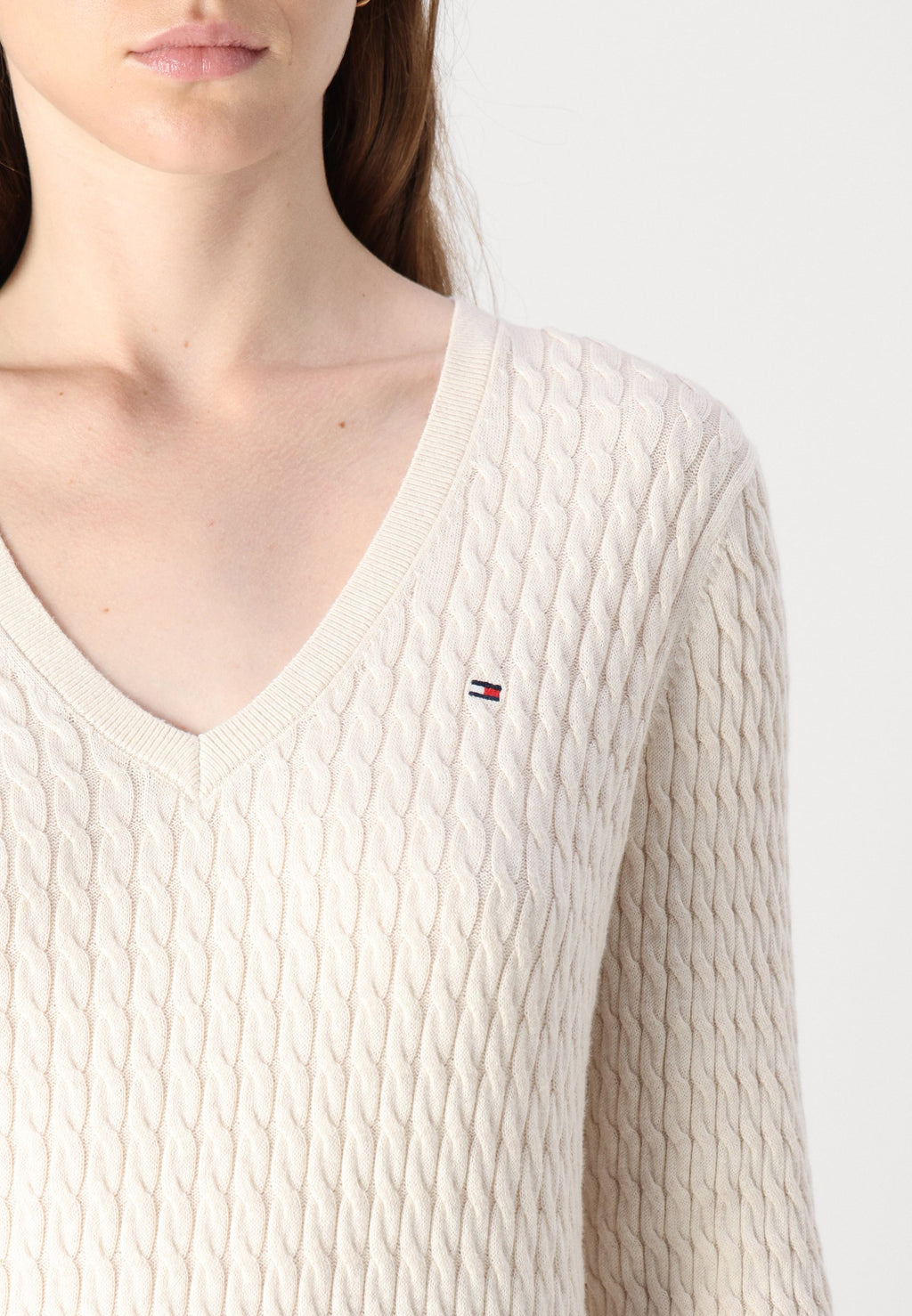 CABLE KNIT V NECK JUMPER Media 6