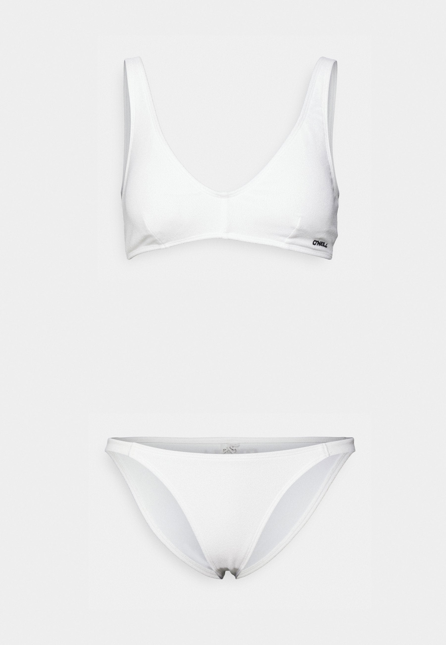 Weißes Bikini-Set mit einem triangularen Bralette mit breiten Trägern und passenden tief sitzenden Unterteilen, aus glattem, dehnbarem Material gefertigt.