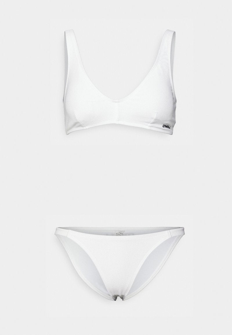 Weißes Bikini-Set mit einem triangularen Bralette mit breiten Trägern und passenden tief sitzenden Unterteilen, aus glattem, dehnbarem Material gefertigt.
