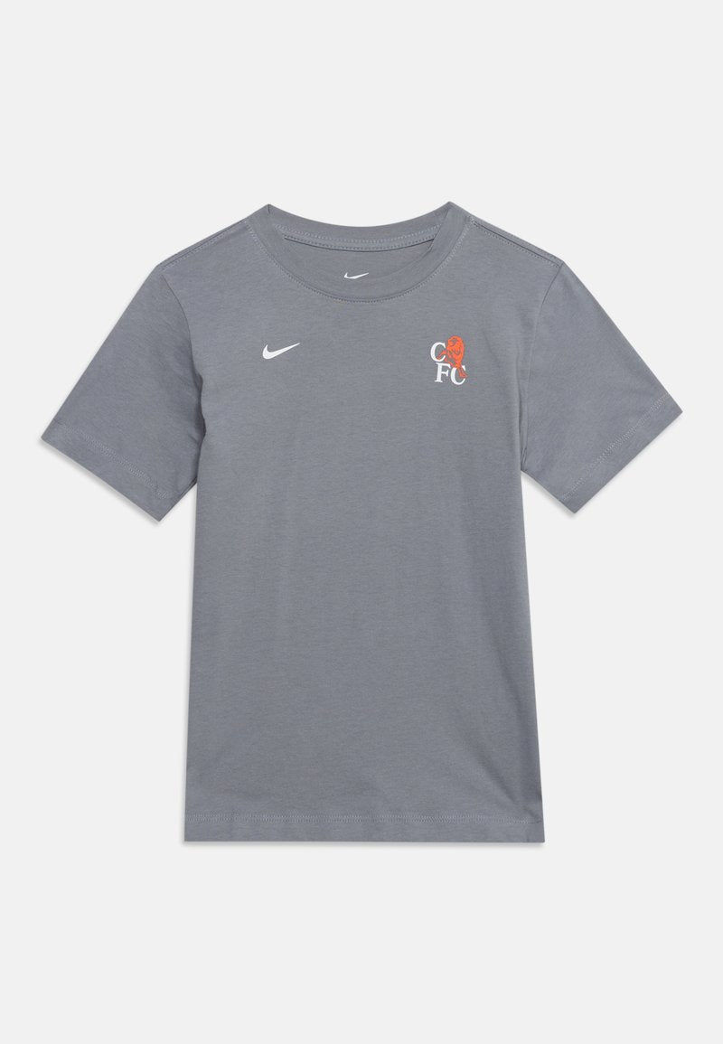 Graues Nike-T-Shirt mit kurzen Ärmeln, weißem Nike-Logo und einem weißen "CFC"-Wappen mit orangefarbenem Löwen auf der linken Brust.