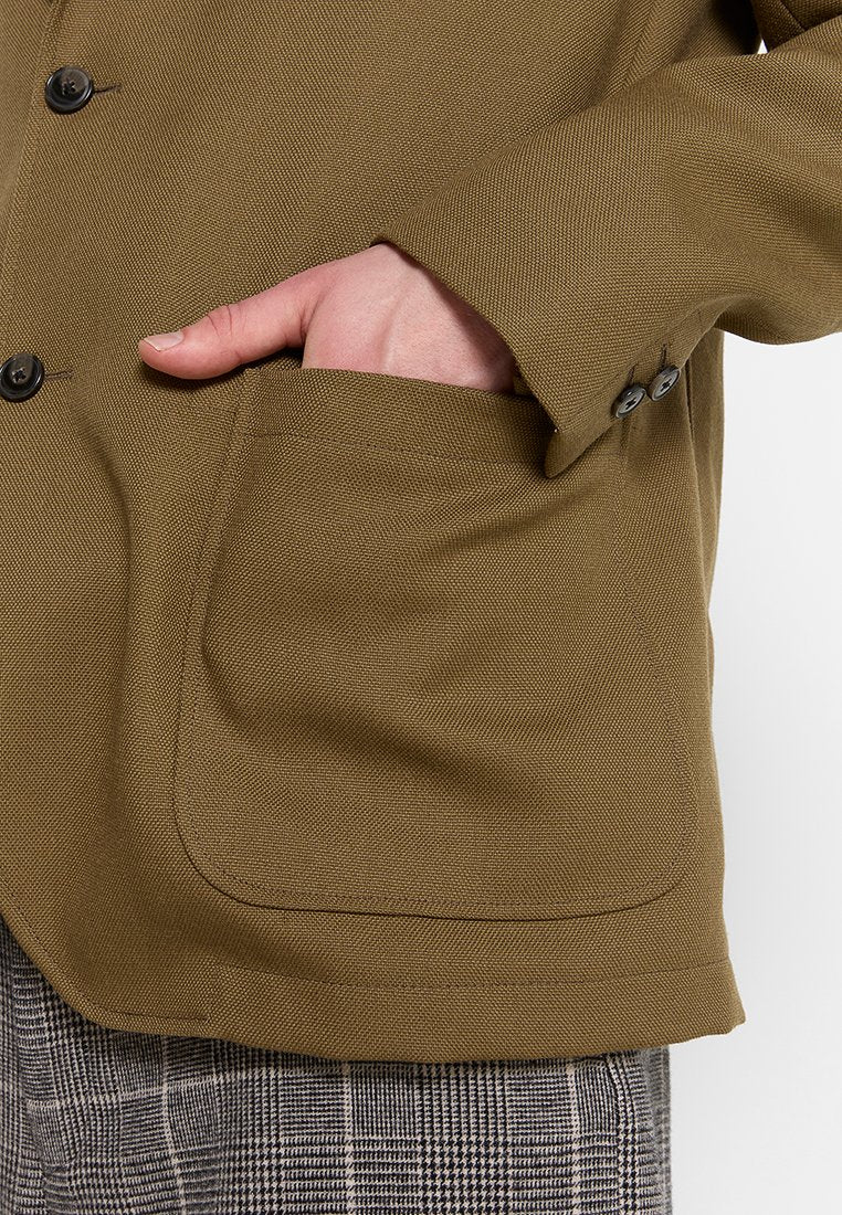 CLOSED RELAXED FIT