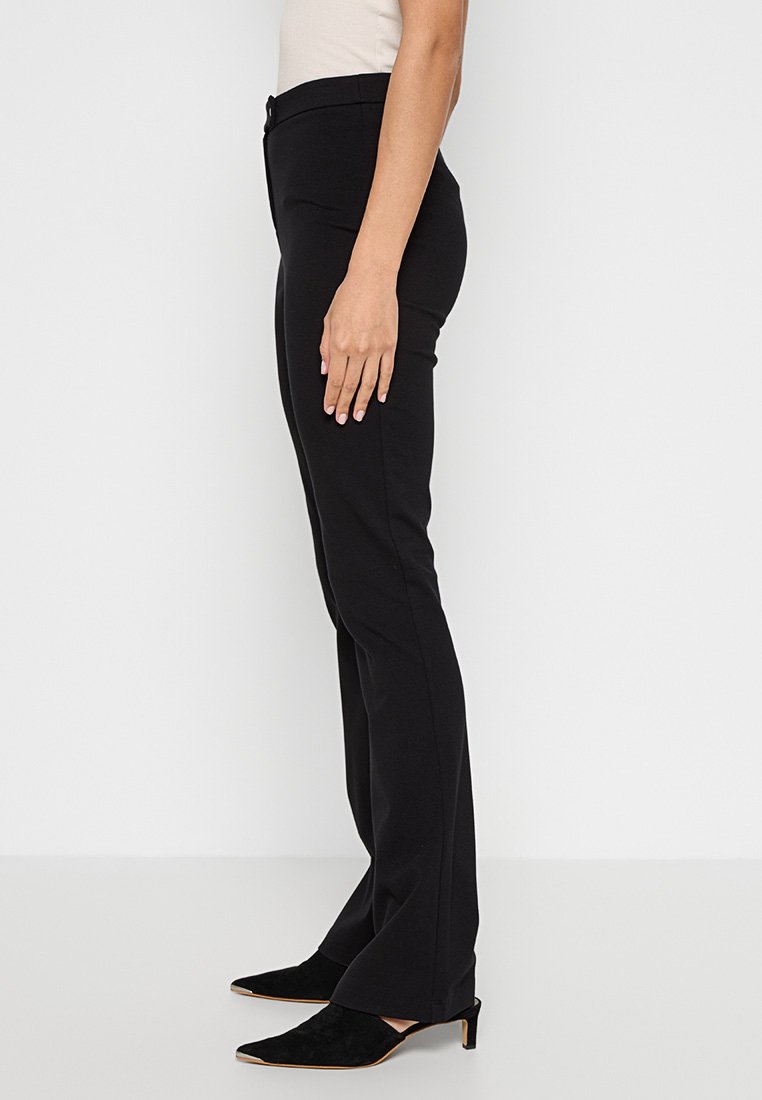 Sarah Pacini YOKO