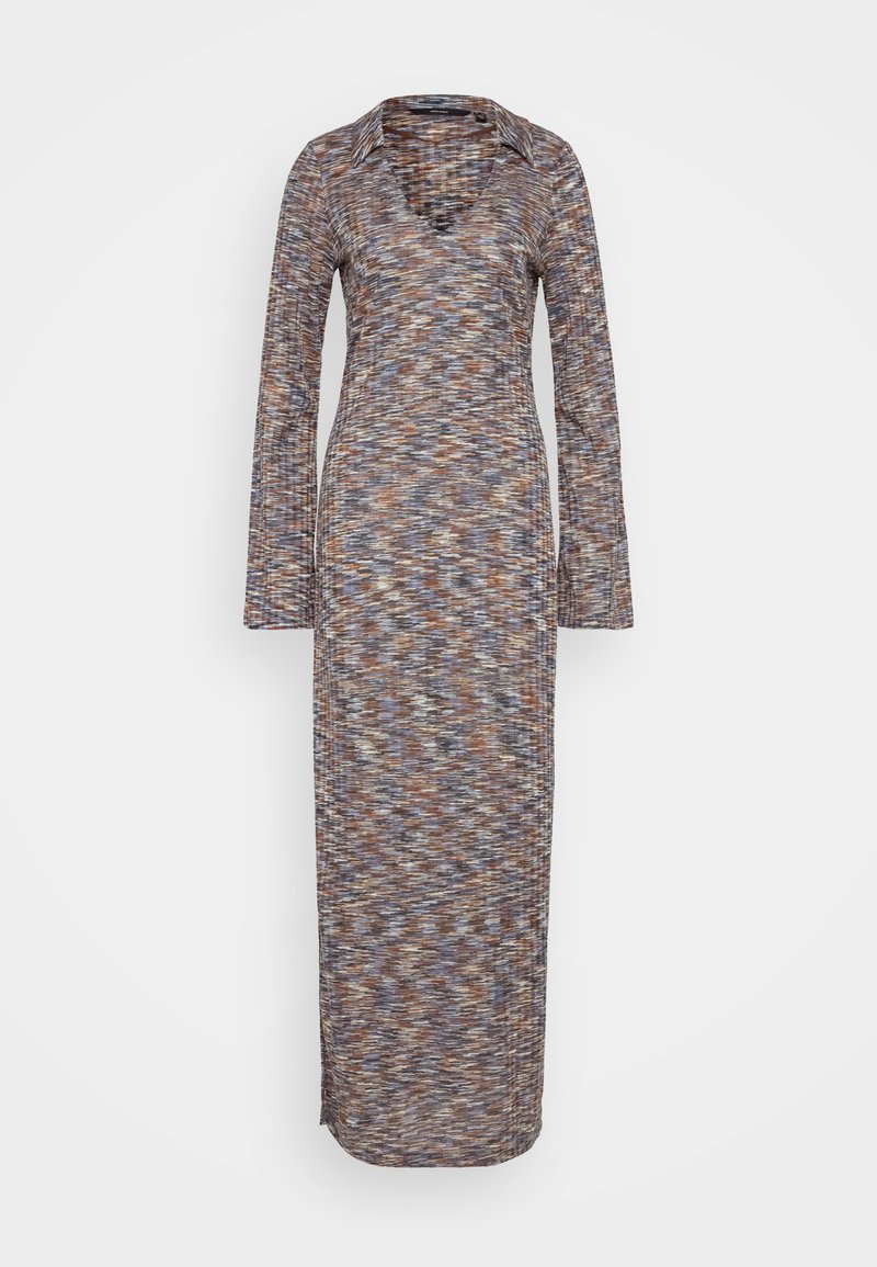 Langes, gemustertes Kleid aus einem strukturierten Stoff in Braun-, Blau- und Creme-Tönen. V-Ausschnitt und lange Ärmel. Gerade Silhouette.