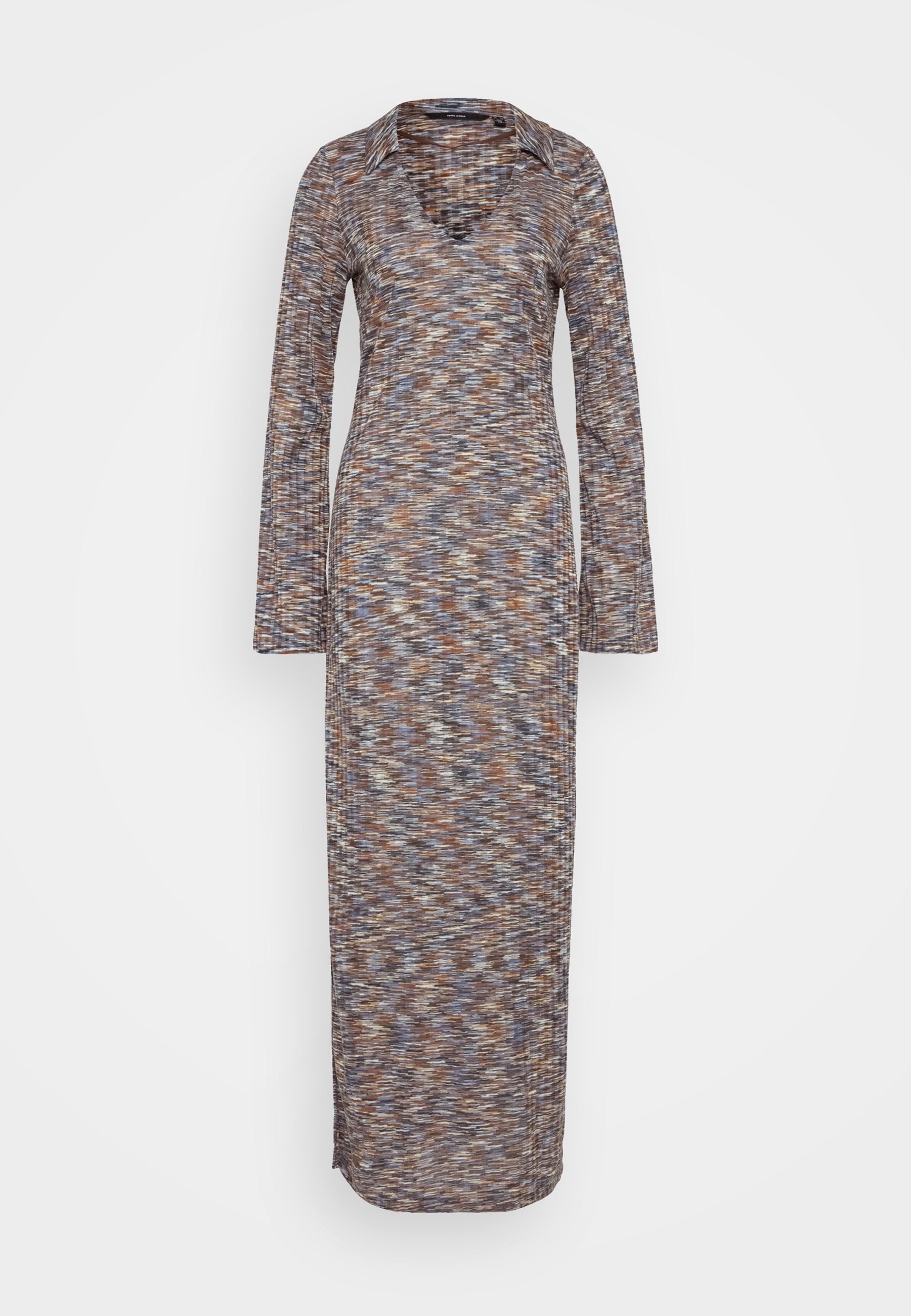 Langes, gemustertes Kleid aus einem strukturierten Stoff in Braun-, Blau- und Creme-Tönen. V-Ausschnitt und lange Ärmel. Gerade Silhouette.