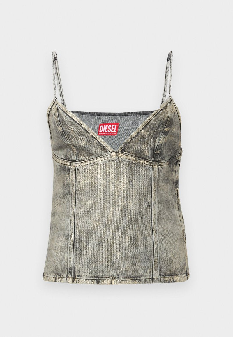 Denim-Trägershirt in Hellgrau mit verstellbaren Spaghetti-Trägern, V-Ausschnitt-Design, sichtbaren Nähten und einem roten "DIESEL"-Label am Ausschnitt.