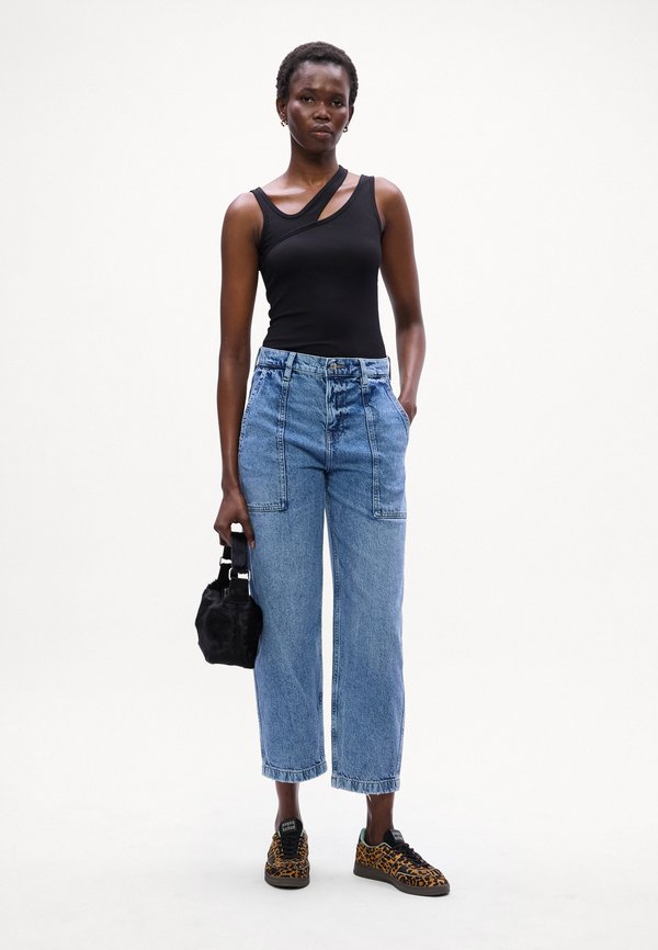 DKNY
