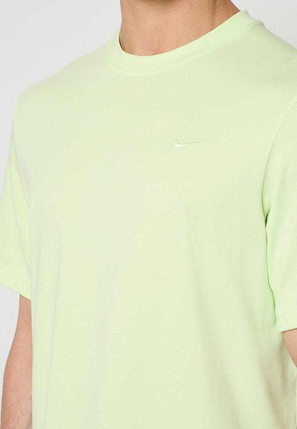 Nike Performance