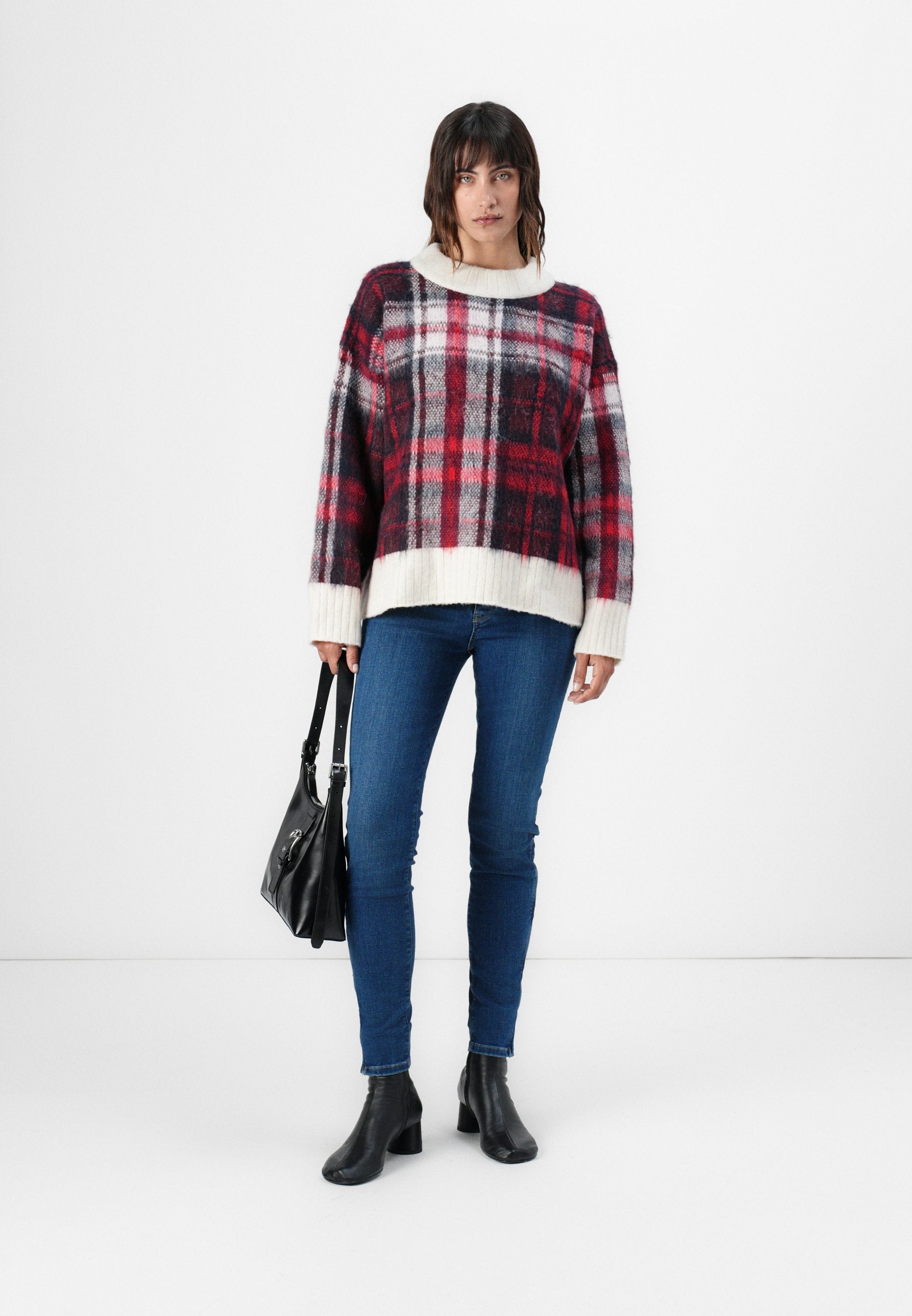 THC TARTAN CREST Media 3