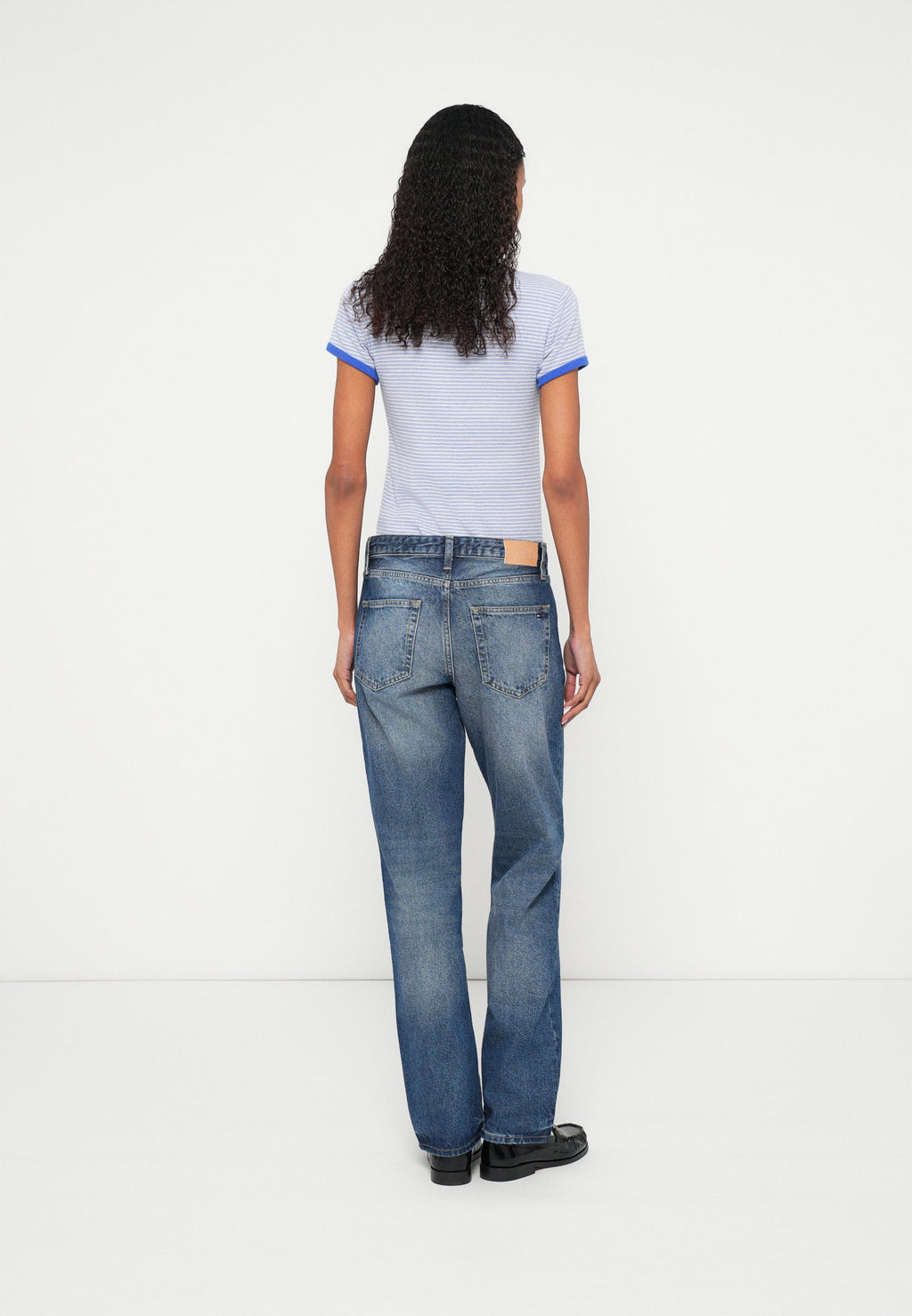 FADED MID RISE STRAIGHT LEG JEANS Media 4