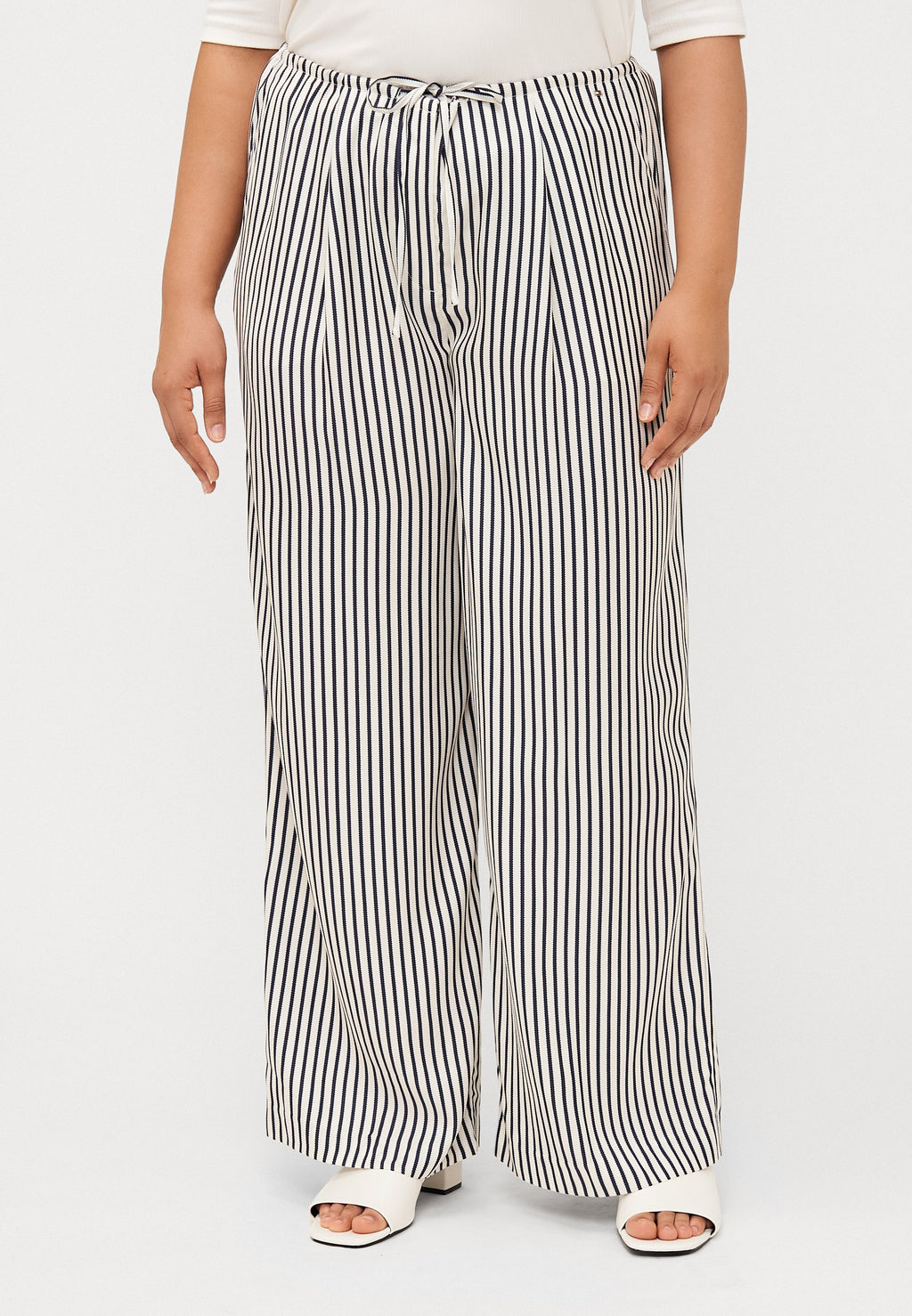 WIDE LEG  Media 3