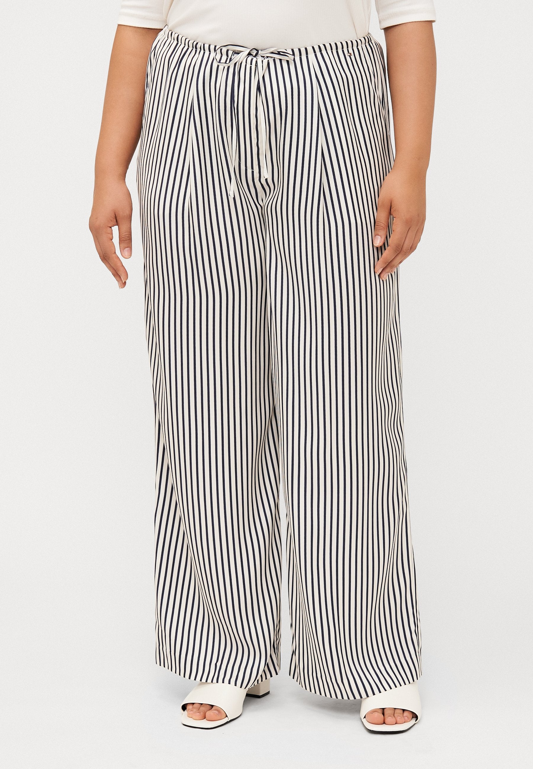 WIDE LEG  Media 3