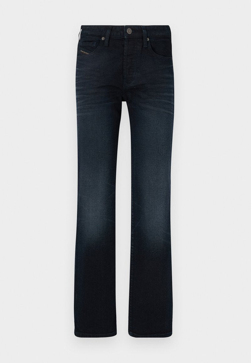 Dunkelblaue Jeans aus Denim mit geradem Bein, fünf Taschen und subtilen Verbleichungen an den Oberschenkeln und Unterschenkeln.