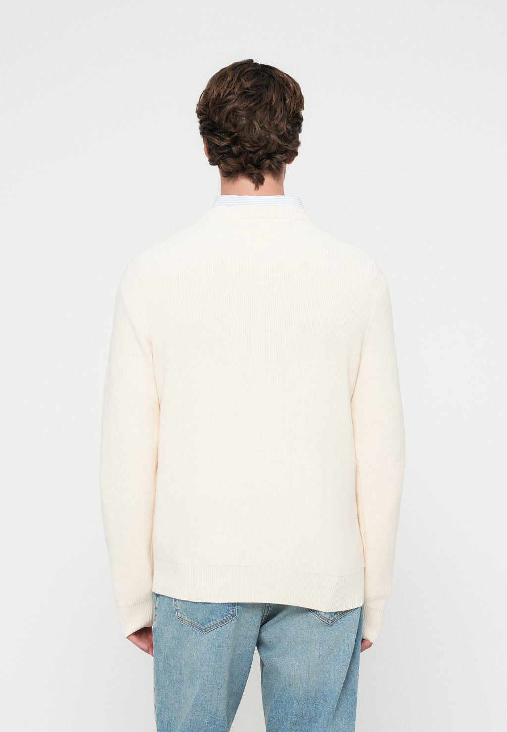 SEASONAL GRAPHIC C NECK Media 4