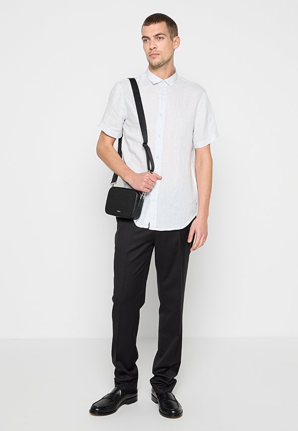 Armani Exchange REGULAR FIT