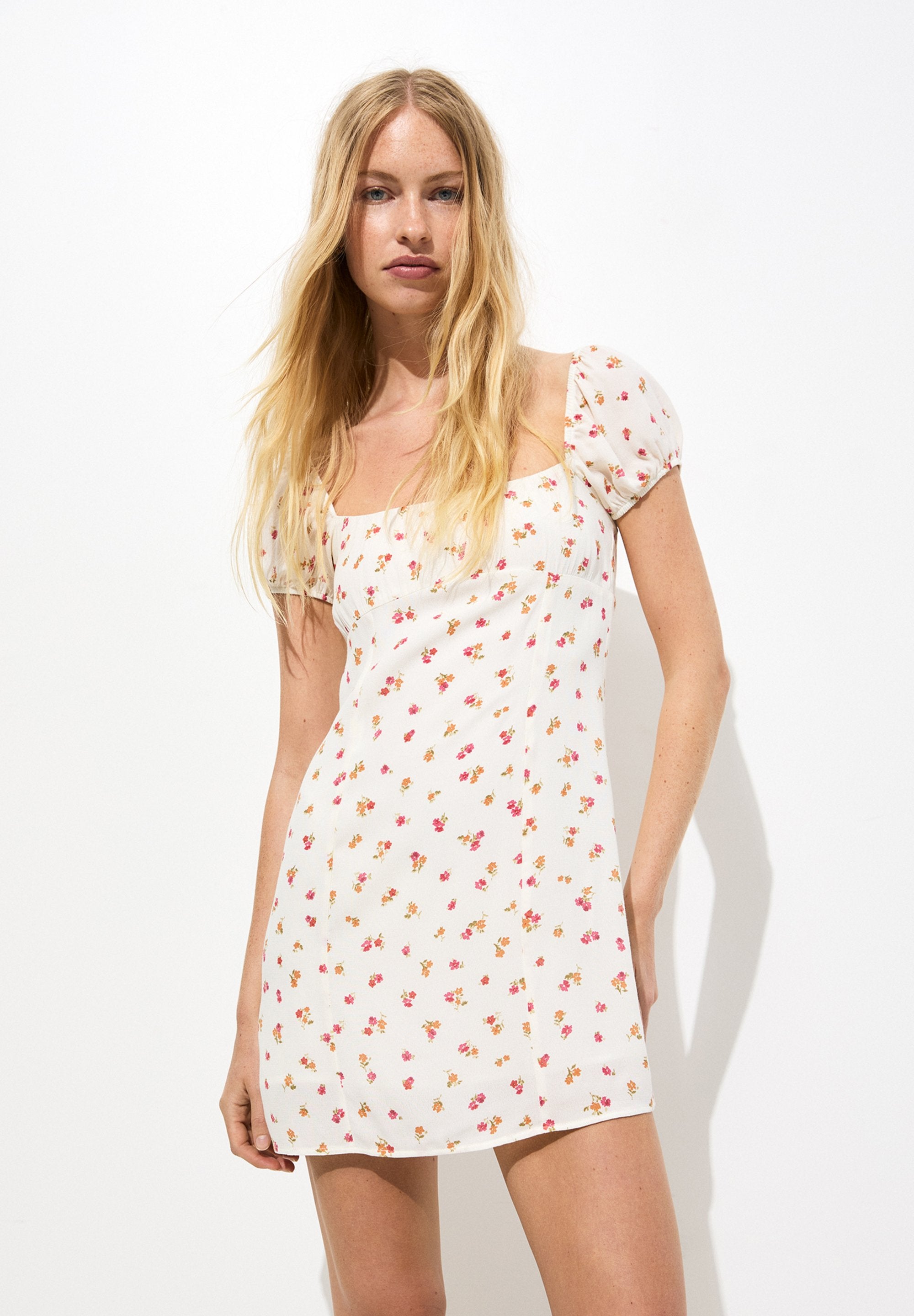 PULL&BEAR SHORT FLORAL