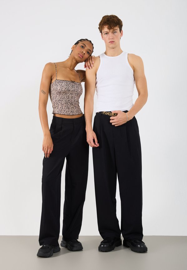 YOURTURN by Zalando UNISEX PLEATED BARREL TROUSERS