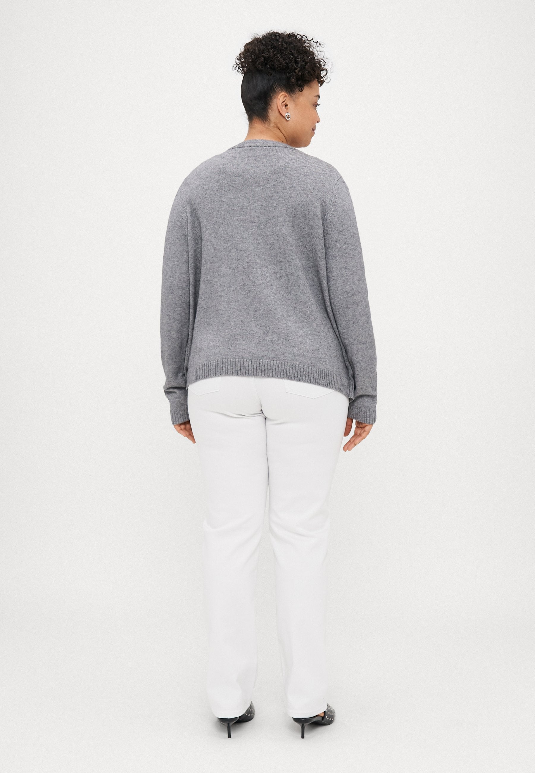 CARJESSIE ONE STRING CARDIGAN Media 4