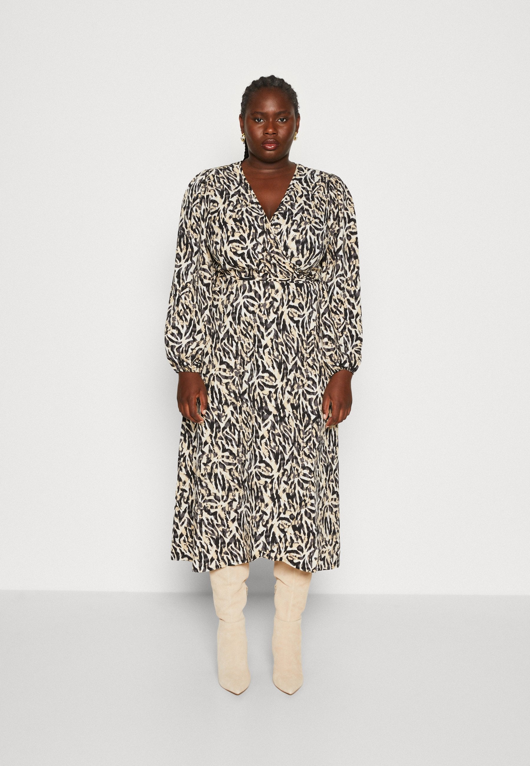 EVOKED VILA VILOUISA MIDI WRAP DRESS