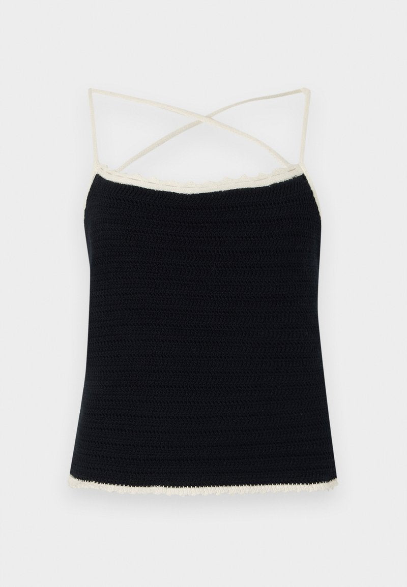 Schwarzes Häkel-Camisole mit cremefarbenem gewelltem Saum, mit gekreuzten Spaghettiträgern und einer taillierten Silhouette. Glatte Textur mit horizontalen Mustern.