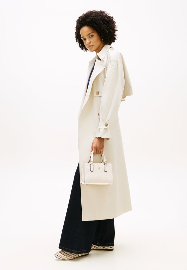 Tommy Hilfiger TH MONOGRAM CROSSBODY TOTE BAG - Handbag - soft cream