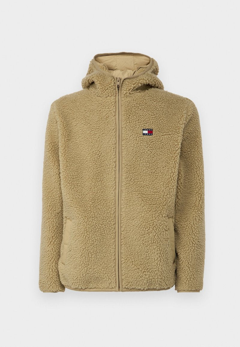 Beige Fleece-Hoodie mit vollem Reißverschluss, texturiertem Stoff und Seitentaschen. Verfügt über ein kleines LOGO-Patch im oberen linken Brustbereich.