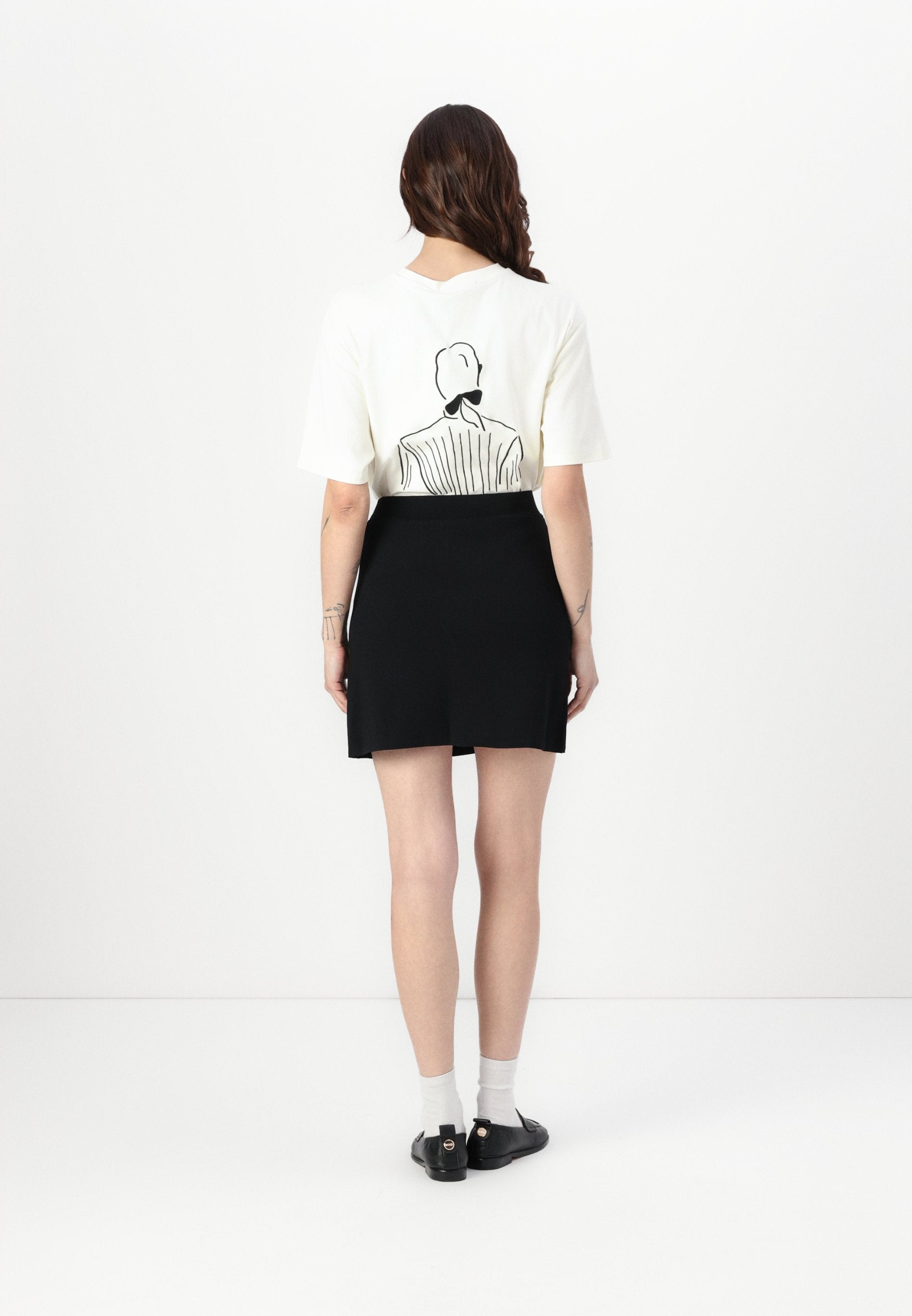 BUTTON SKIRT Media 4