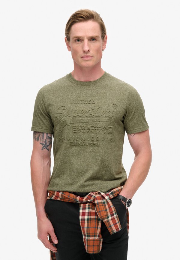 Superdry & Co EMBOSSED GRAPHIC - Print T-shirt - hushed olive grit