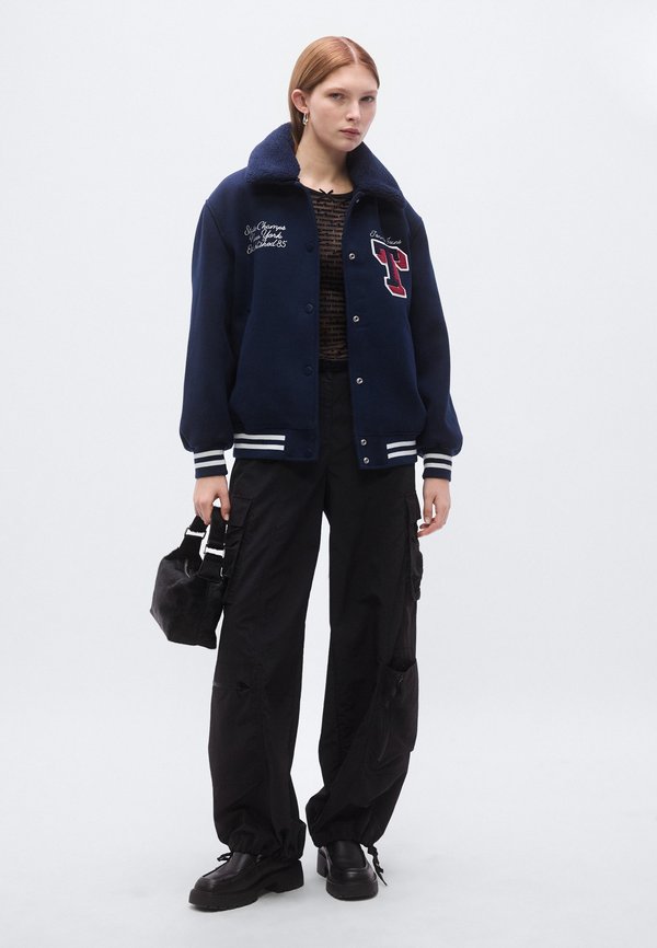 Tommy Jeans PADDED TWILL OVERSIZED VARSITY JACKET