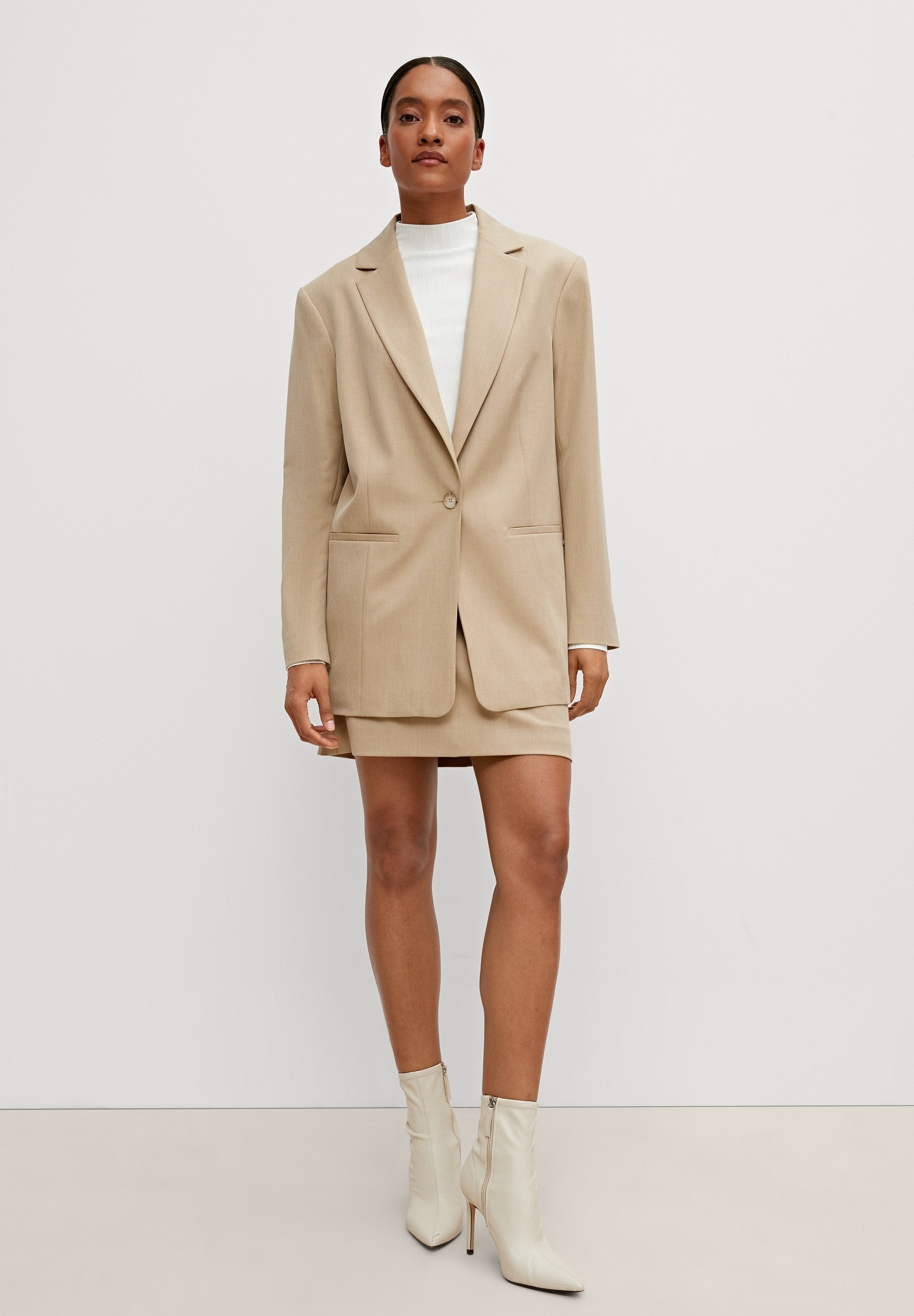 comma Blazer Media 6