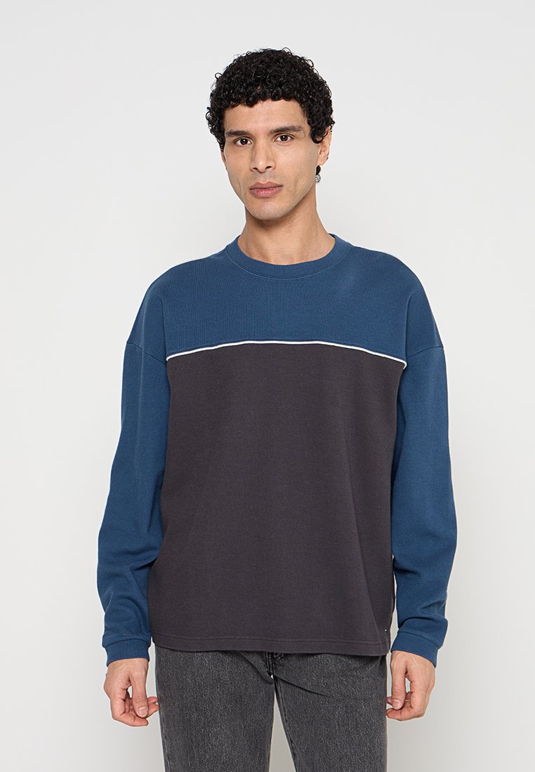 Hollister Co.
