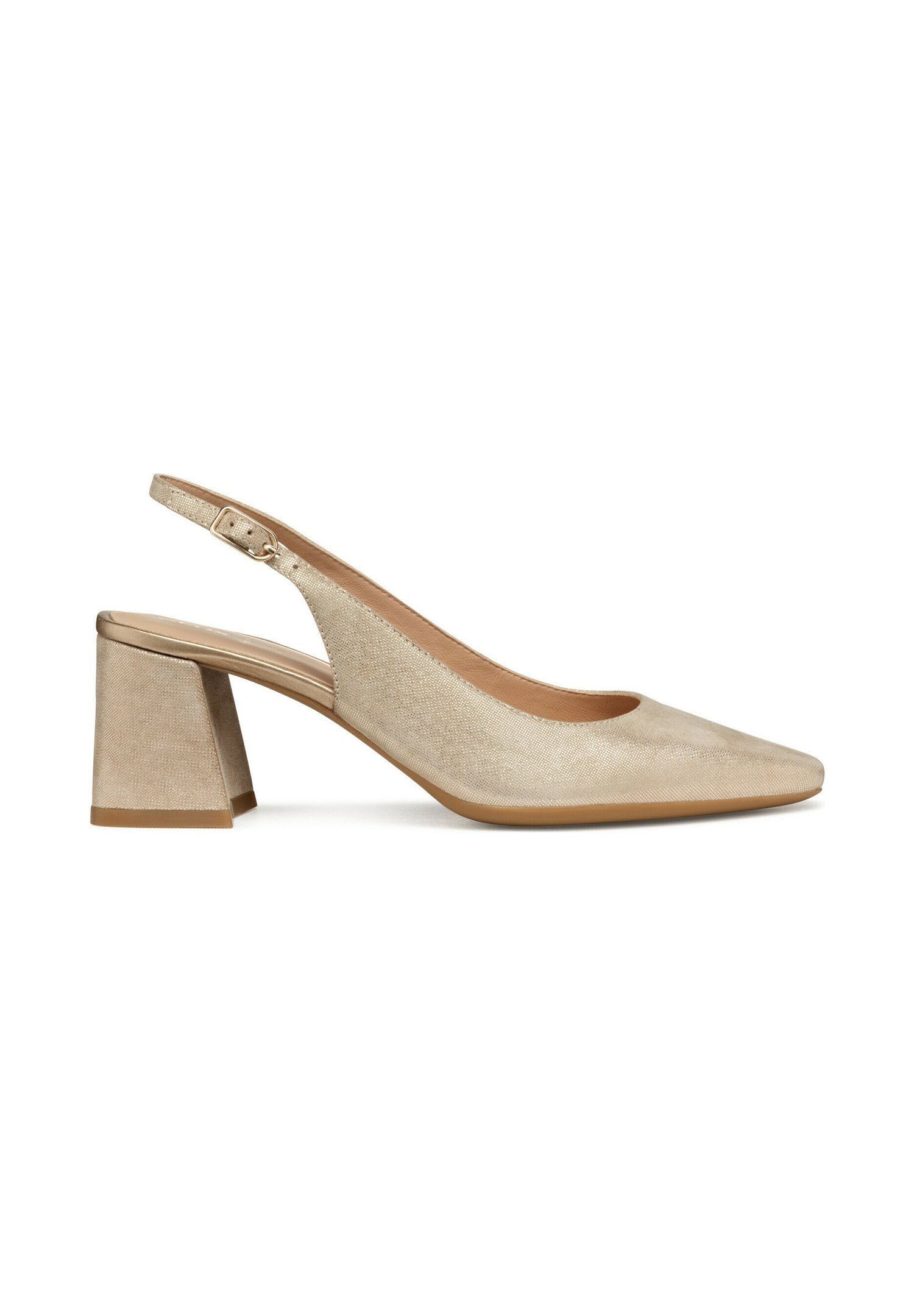 Beiger Slingback-Schuh aus weichem Stoff. Spitz zulaufende Zehenpartie, mittelhoher Blockabsatz und verstellbarer Knöchelriemen mit Metall-Schnallendetail.