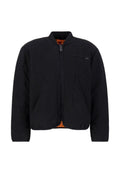 Schwarze gepolsterte Bomberjacke mit Reißverschluss, zwei Seitentaschen und einem orangefarbenen Futter. Rippkragen und -bündchen für zusätzliche Struktur.
