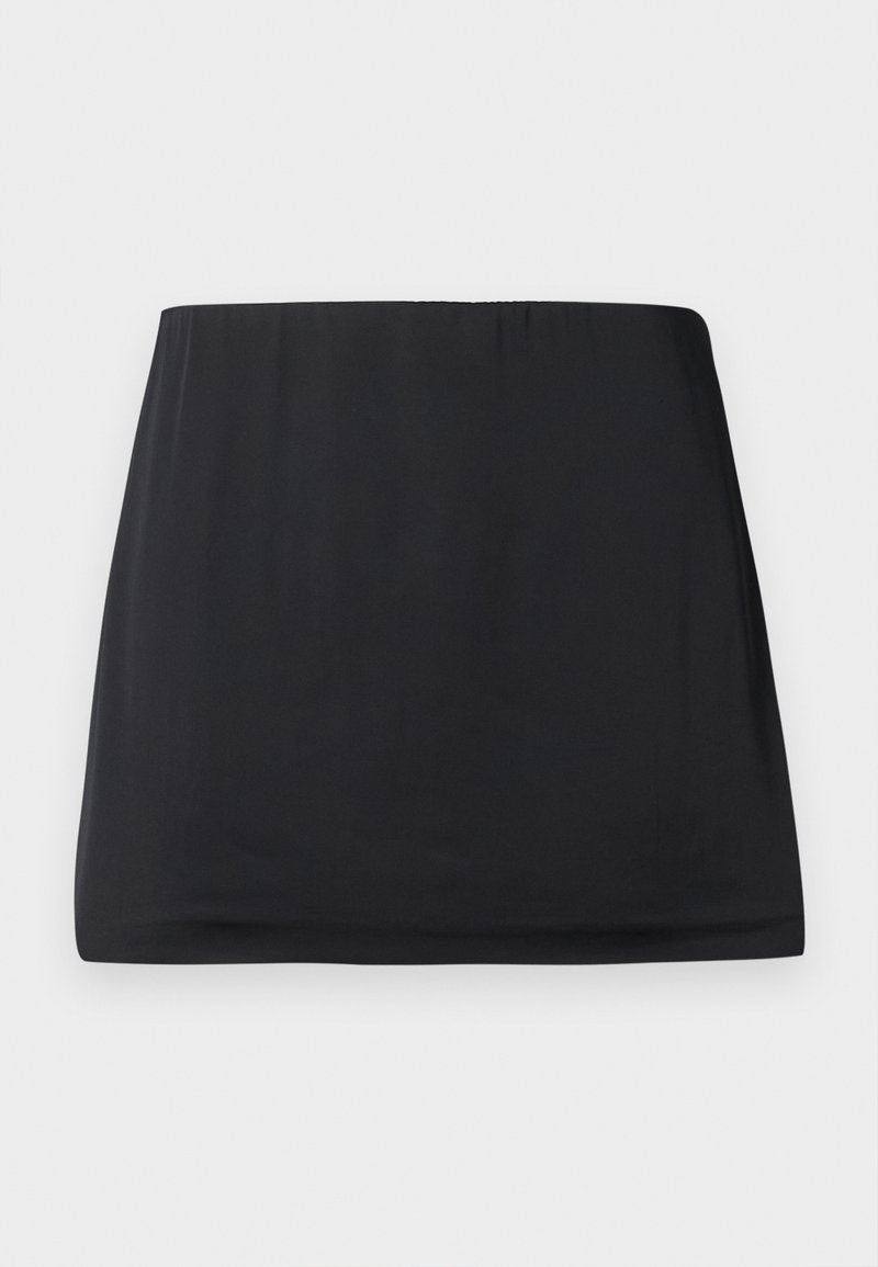 Schwarzer Minirock aus einem glatten, dehnbaren Stoff. Verfügt über einen elastischen Taillenbund und ein schlichtes, geradliniges Design. Keine Muster oder Verzierungen.