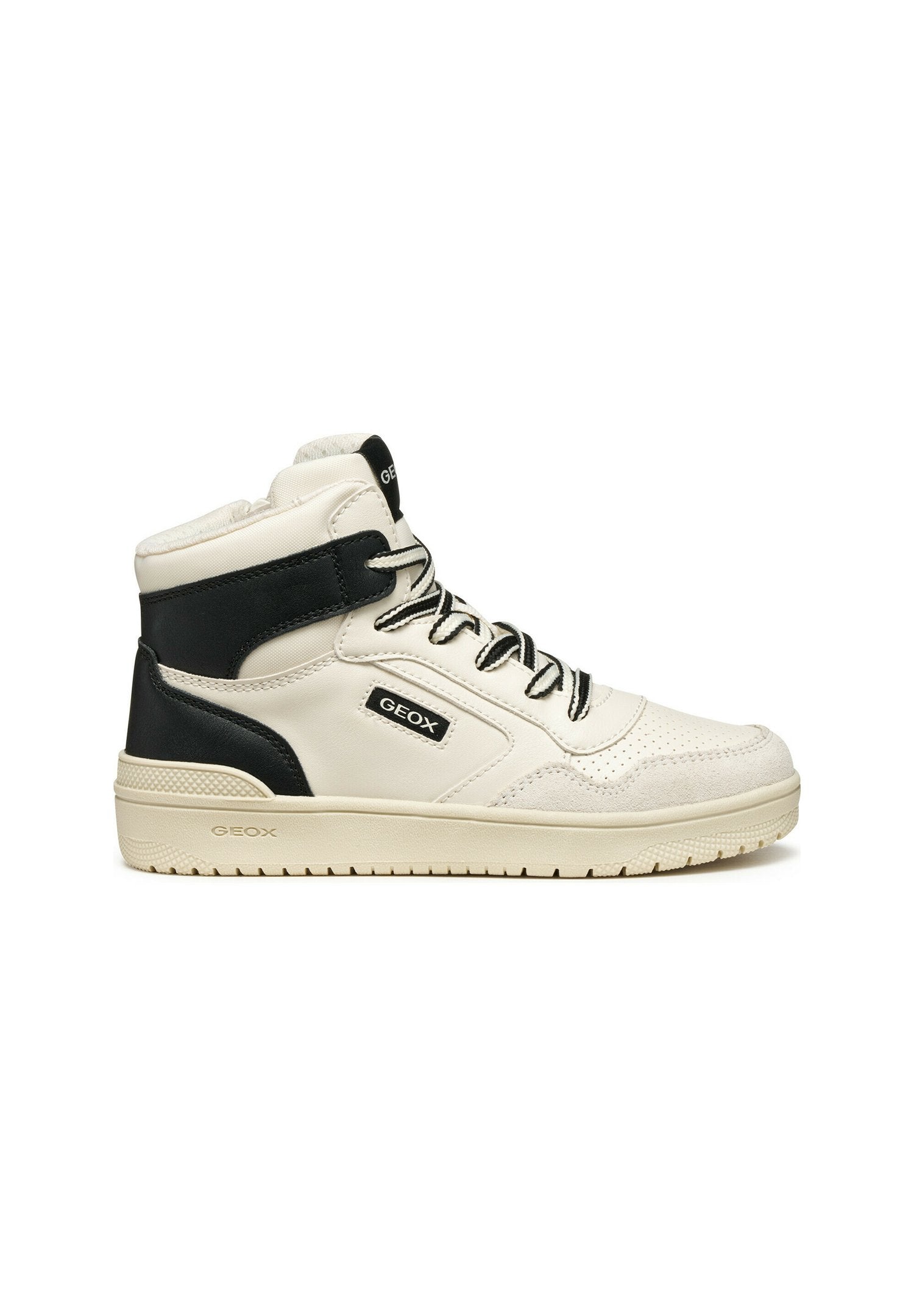 Hohe Sneaker aus cremefarbener und schwarzer Leder, mit einem strukturierten Design, Gummisohle und Logo-Details an der Seite. Schwarze Schnürsenkel runden das Erscheinungsbild ab.