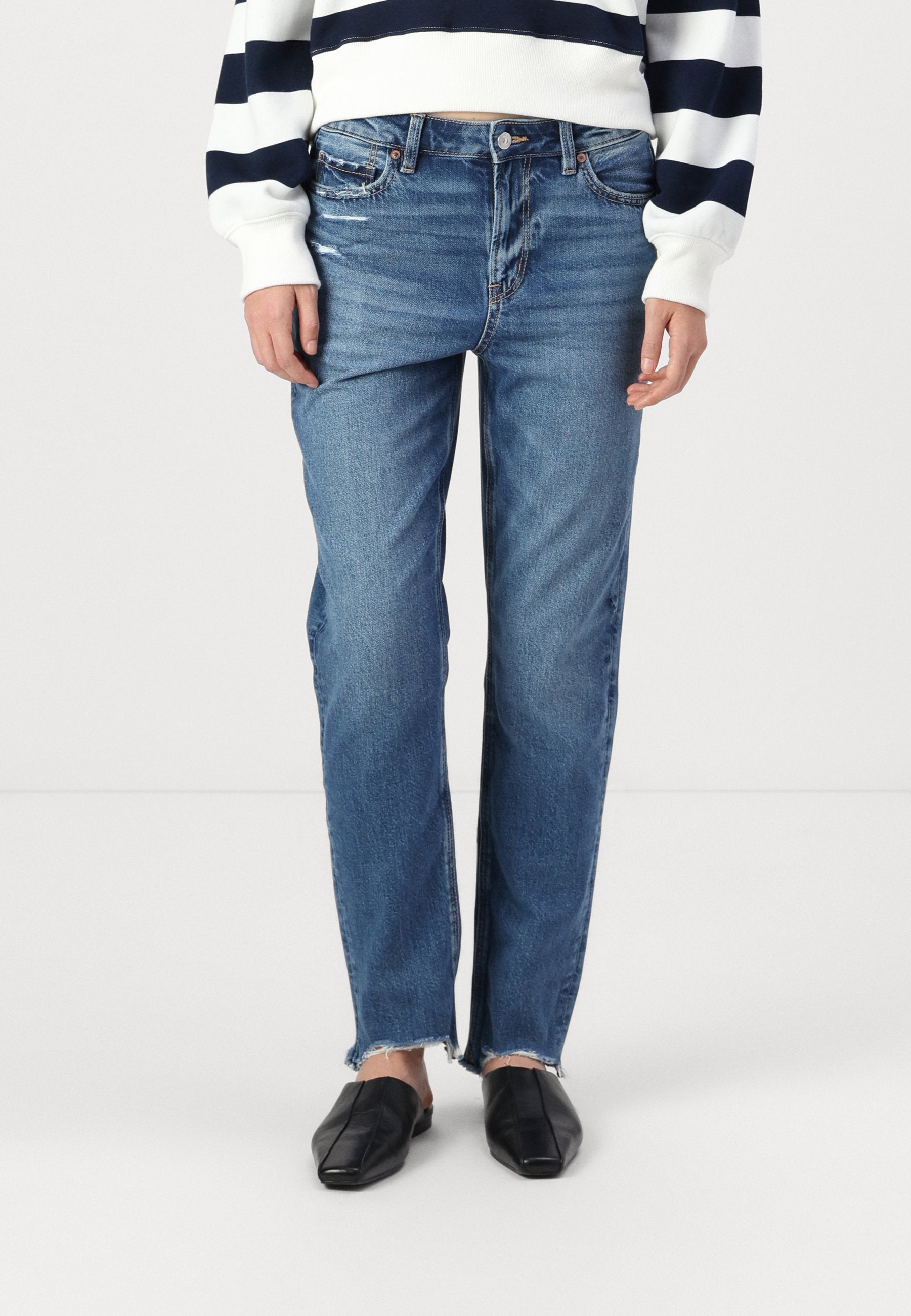 American Eagle MOM JEANS