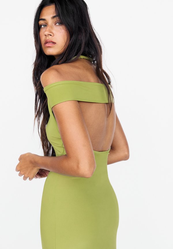 PULL&BEAR HALTER NECK WITH KNOT