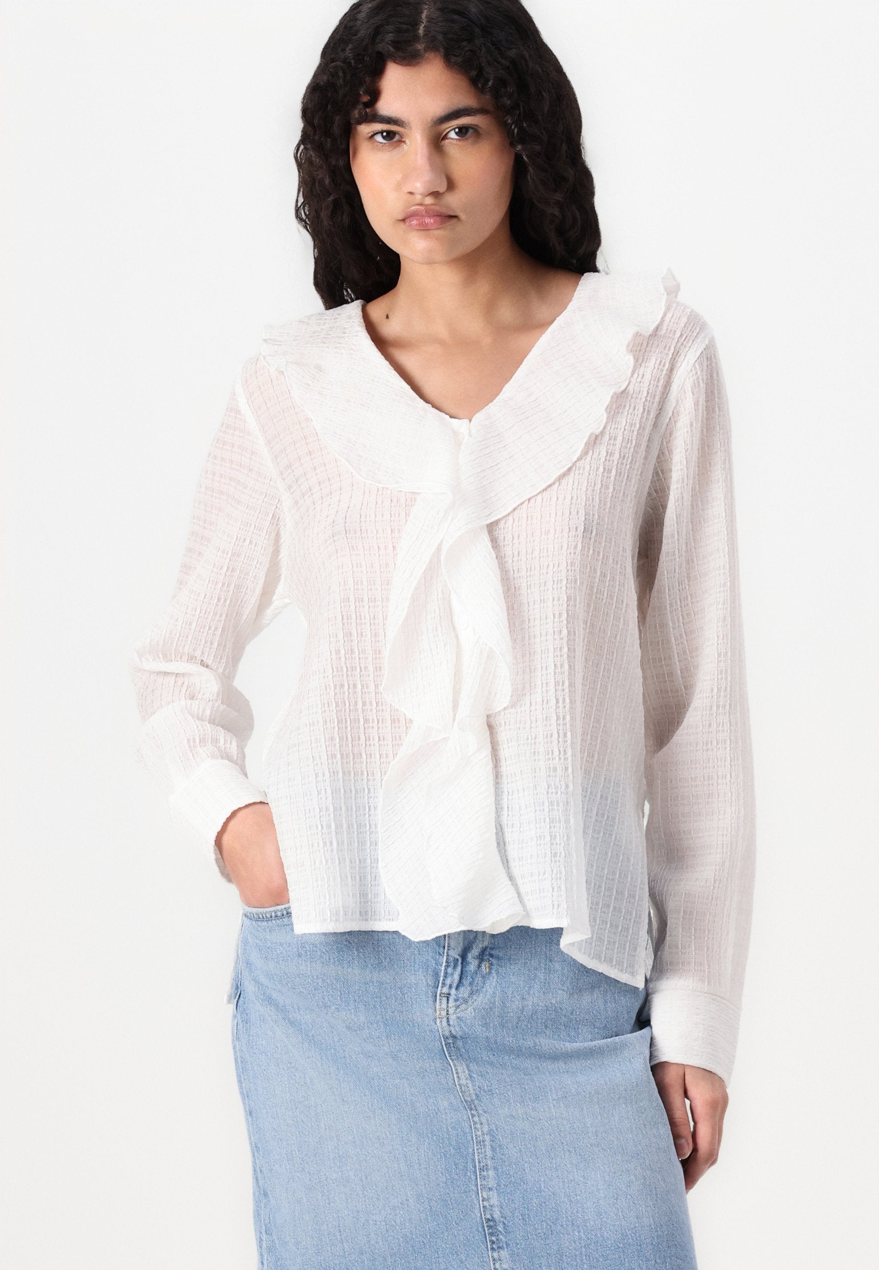 ONLY ONLISA V NECK FRILL