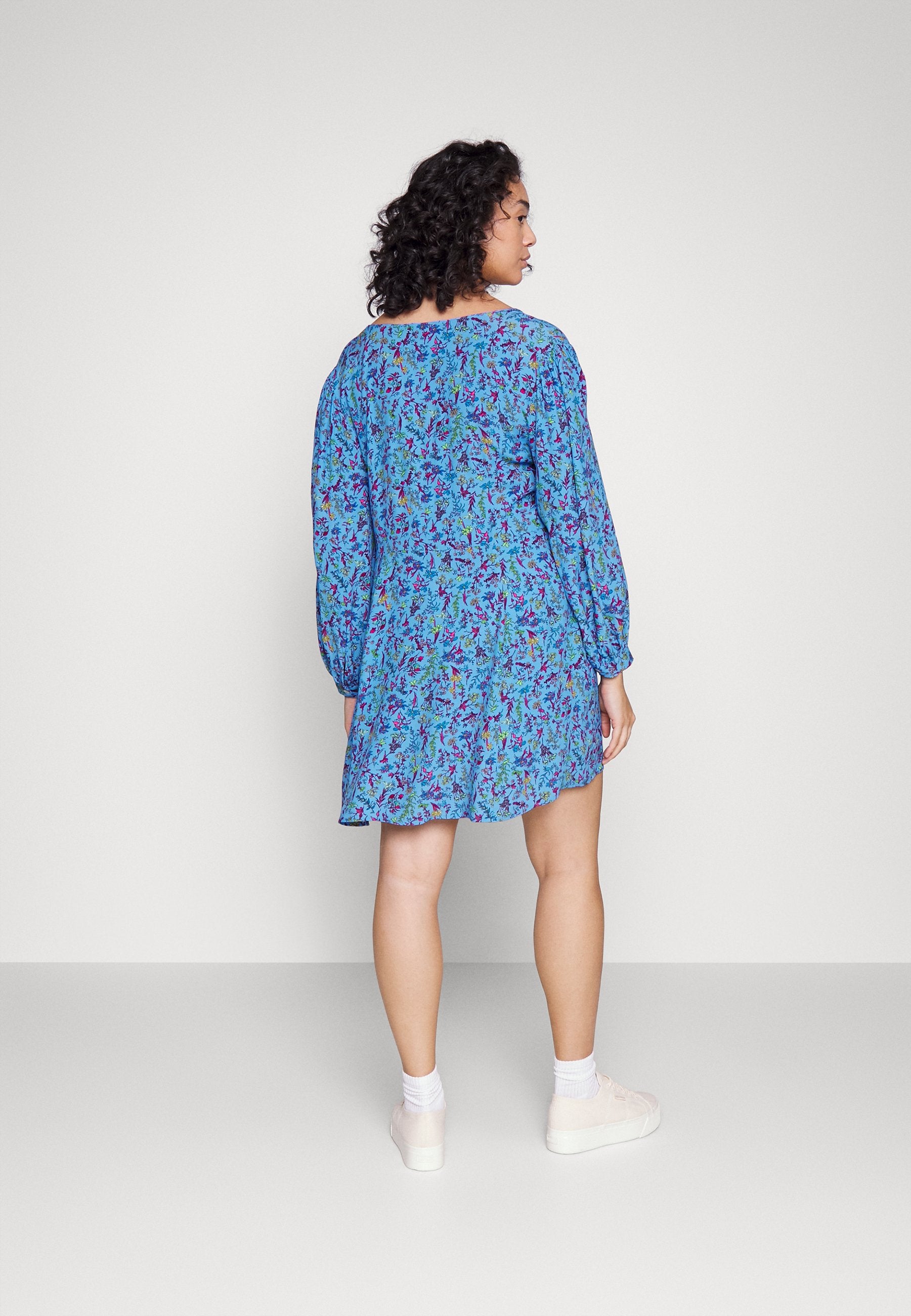 FLORAL SHORT DRESS Media 4