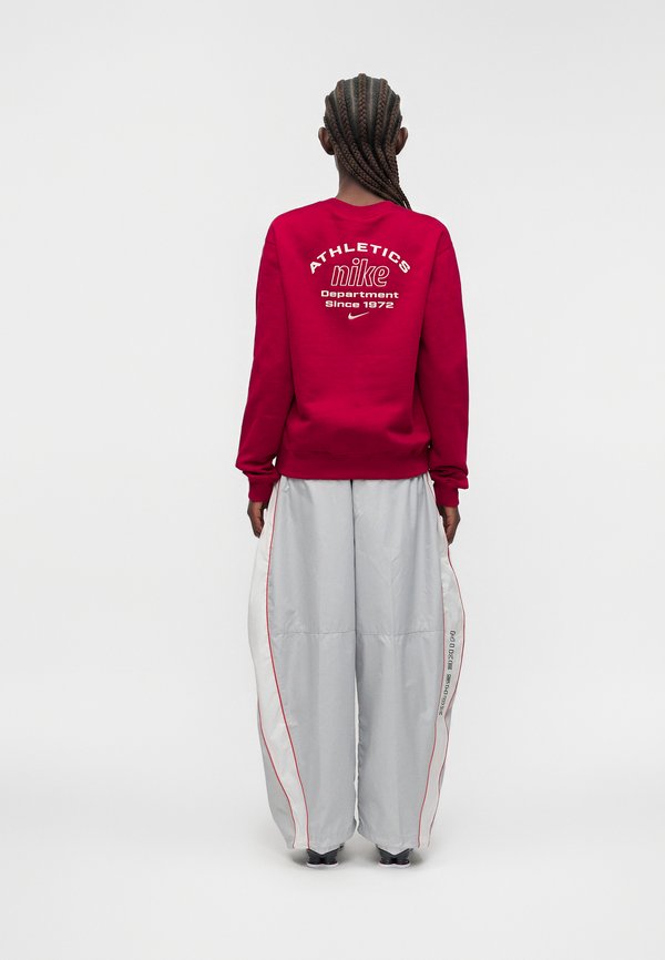 Nike Sportswear CREW - Sweatshirt - tough red/sail