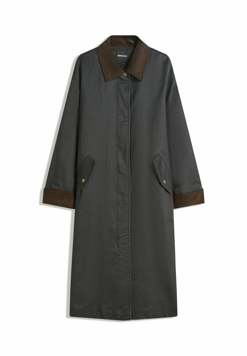 WITH CONTRAST COLLAR Media 1