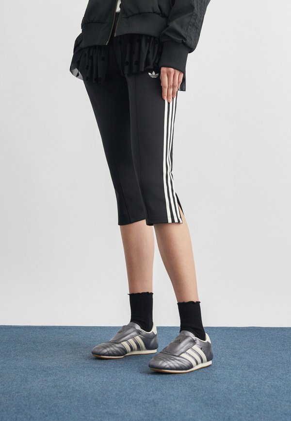adidas Originals Tracksuit bottoms - black
